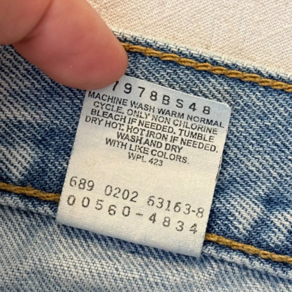 Levis measurements waist